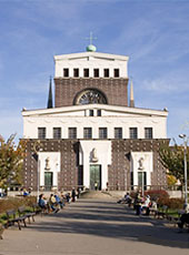 Georg-von-Podiebrad-Platz - Kirche