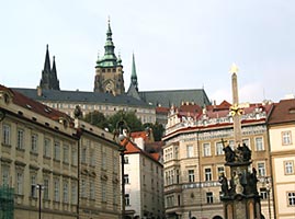 Die Prager Burg vom Malostranské náměstí